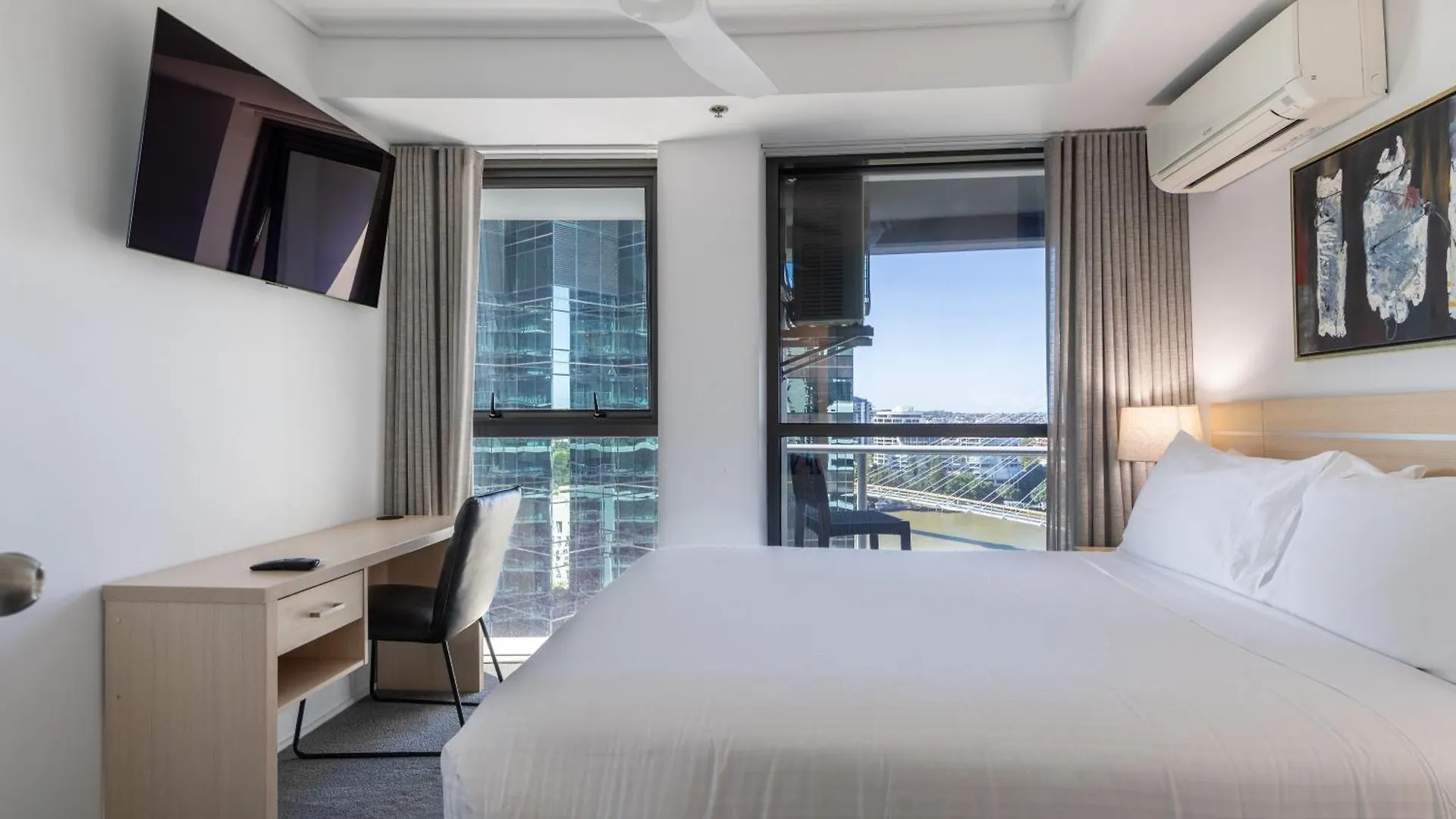 Private Cbd Bedroom In A Shared Apartment On Brisbane River